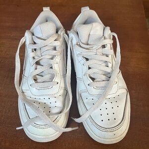 Nike court shoes / Kids 5.5 (women's approx 7.5) / EUR 38 / white